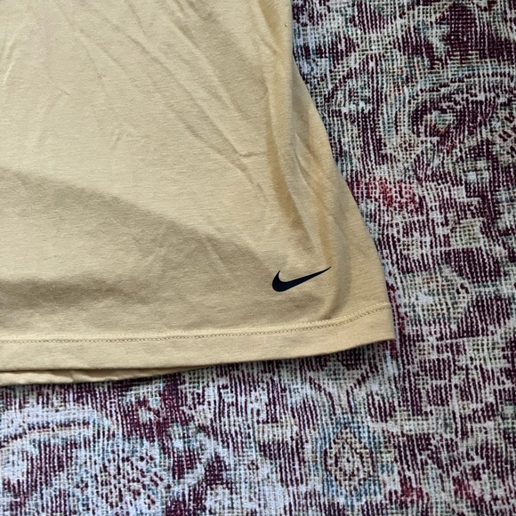 Nike Open Back tank top 🖤 - Picture 2 of 4